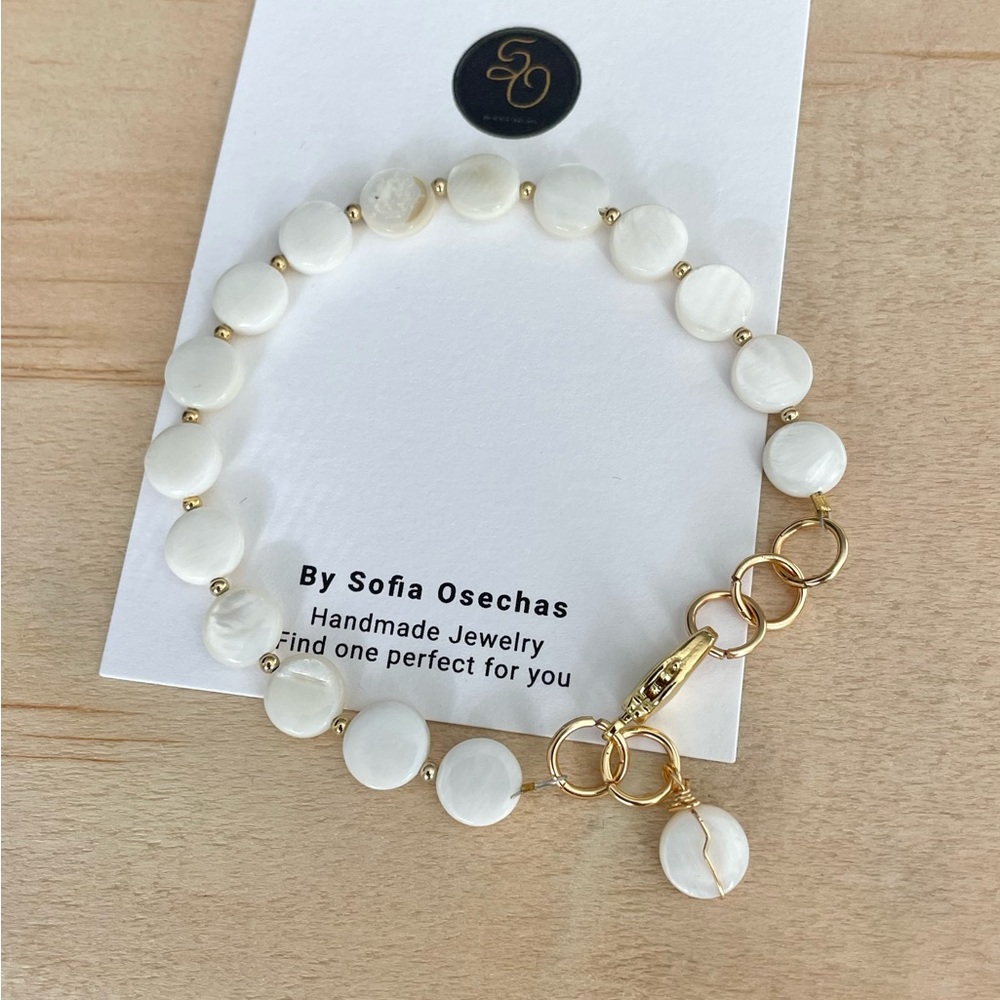Flat pearl bracelet